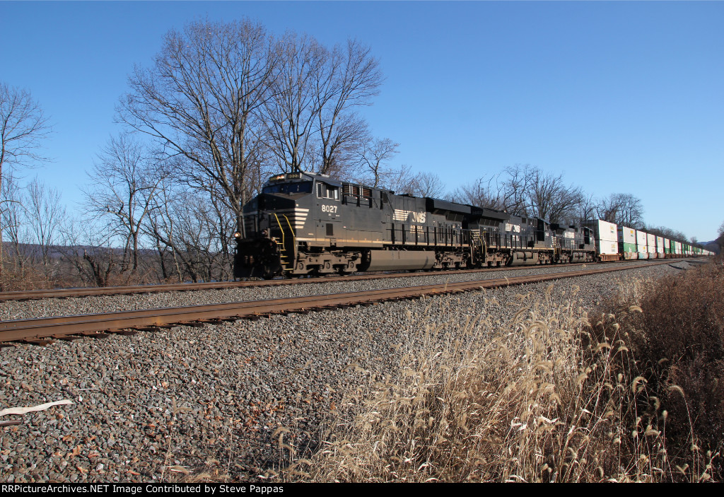 NS 8027 leads a train west at MP 116
